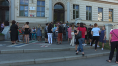 Rodiče v Praze protestovali proti odvolání učitelů. Vadí jim chování ředitele