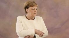 Merkelová o Putinových ambicích věděla. NATO by Ukrajinu nezachránilo, tvrdí