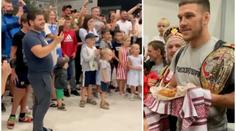 Královské uvítání! Na nového šampiona čekaly stovky fanoušků
