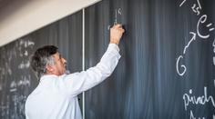 Mají učitelé nárok na stávku a vyšší peníze? Velké srovnání s Evropou