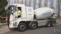 Firma testuje elektromobily na stavbě. S výkonem je spokojená, problém je cena