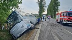 Autobus s 38 dětmi sjel na Příbramsku do příkopu. Několik zraněných