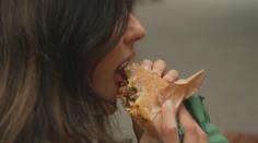 VIDEO: Kebab pro mimozemšťany. Lidé na unikátní pokrm stojí fronty