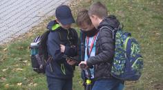 Zakazování mobilů ve školách nemá smysl, tvrdí nový český výzkum