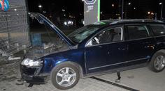 Auto smetlo lidi u brány továrny. Policisté ale případ odložili