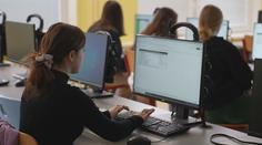 Umělou inteligenci už využívají také školy. Učitelé i žáci se s ní učí pracovat