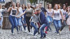 Parkoval, kde neměl! Strážníkům přiznal, že 30 let řídí auto bez řidičáku!