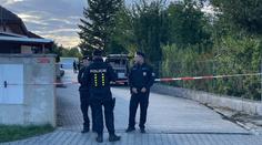 Čtyři mrtví včetně dětí v domě u Prahy. Policii zalarmovali jejich sousedé