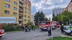 Muž se šel podívat na oslavu hasičů, mezitím mu vzplál byt od hranolek