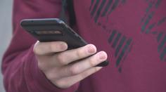 Maminka chtěla koupit autistické Terezce telefon. Místo mobilu přišly boty