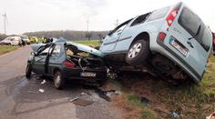 Pět zraněných při srážce aut, opilý řidič nedal přednost na křižovatce