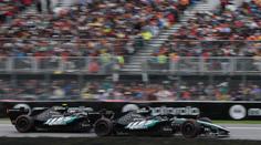 Virál z Formule 1. Maršál předvedl skok, který obletěl svět