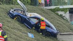 Ženu s kočárkem srazilo v Praze auto. Ona i dítě skončily v nemocnici