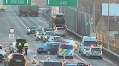 VIDEO: Policie nevěří svým očím. Řidiči hromadně vjeli na rozestavěnou dálnici