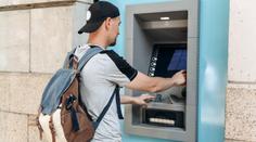 Pozor, v jaké měně platíte v zahraničí. Převod na koruny vás může vyjít draho