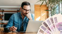 Vyděláváte aspoň tolik, jako vaši vrstevníci? Přehled příjmů podle věku