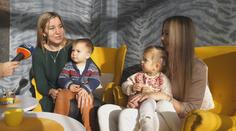 Sestry porodily ve stejný den! Dětem jsou dva, všechno prožívají spolu