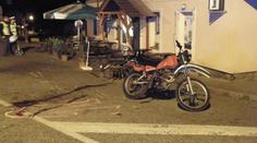 Motorkář se zabil před hospodou u Prahy, když zavadil o květináč
