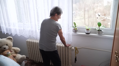 Senioři si zoufají. Obec je neinformovala o zdražení, šokovaly je obří nedoplatky