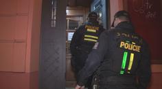 Alkohol na veřejnosti i otevřené hospody, policie kontrolovala dodržování opatření