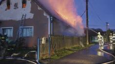 Rodina přišla o střechu nad hlavou, oheň jim vzal všechno
