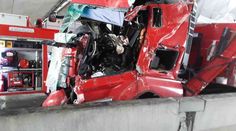 Kamion zůstal zaklíněný pod mostem u Olomouce, dálnice byla neprůjezdná