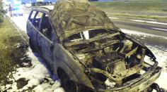 Řidiči shořelo auto při výjezdu z Prahy, hrozil výbuch