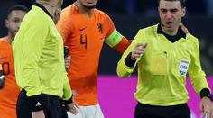 Hrdina van Dijk! Vystřelil postup, potom utíral slzy rozhodčímu