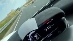 Hybridní supersport se hnal dálnicí 370 km/h! Za běžného provozu