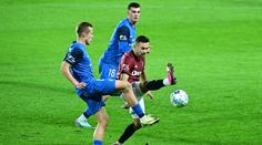 Atmosféru na Letné klukům závidím. Pešek měl dostat červenou, říká Frýdek