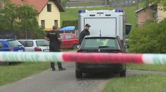 Muž měl pobodat manželku. Ta spolu se synem skončila v nemocnici
