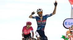 Na legendární Mont Ventoux vystoupal nejrychleji Paret-Peintre. Žlutý trikot drží Pogačar