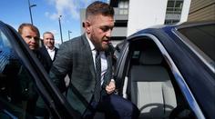 McGregor ve spěchu odjel z pohřbu tety. Do hromadné rvačky se prý nezapojil