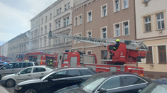 Ve vnitrobloku plzeňské bytovky hořelo. Desítky lidí musely opustit své byty