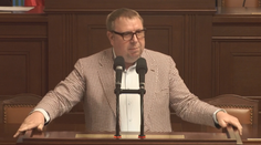 Poslanci po dlouhém jednání podpořili regulaci kratomu i změny povinného ručení