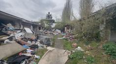 Garážová kolonie v Ústí je útočištěm bezdomovců. Město ji chce zbourat