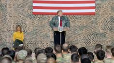 Trump nečekaně navštívil vojáky v Iráku. Pobouřil irácké politiky