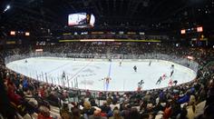 Mullett Arena mi připomíná juniorská léta, řekl McDavid o nejmenší hale v NHL