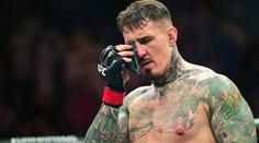 Boj o krále těžké váhy UFC skončil fiaskem. Došlo k nedovolenému úderu