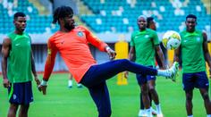 Chaos v Africe. Nigerijci před klíčovým zápasem v Libyi uvízli na letišti