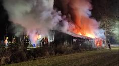 Tragický požár domu v Brandýse. Hasiči našli mrtvého člověka a psa