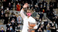 Šampion Nadal! Nezastavil ho ani déšť a chlad. Gratuloval mu i Federer
