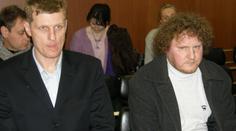 Muži spoutali hrobníka a prostřelili mu OBĚ NOHY! Odsedí si 10 a 7 LET!