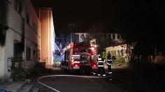 Bezdomovcům opět vyhořel squat, tentokrát skákali z okna