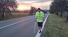 O berlích se vydal na charitativní pochod. V půlce ho srazilo auto!
