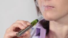Riziko, nebo způsob odvykání? Expert promluvil o e-cigaretách