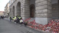 Studenti posbírali svíčky u filozofické fakulty. Vznikne umělecké dílo