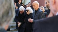 Nejtěžší chvíle pro Václava Neckáře. Na rozloučení se synem ho musel podpírat bratr