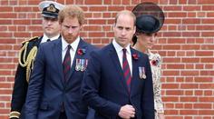 Britští princové přišli o milovaného člověka. Na pohřeb ale přišel jen William