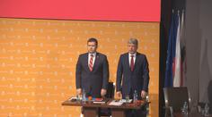 Opustí ČSSD vládu? Hamáček je proti, Babiš odchodu bránit nechce